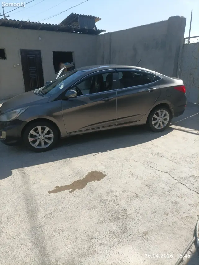 Hyundai Accent 2014 · 1.6 AT