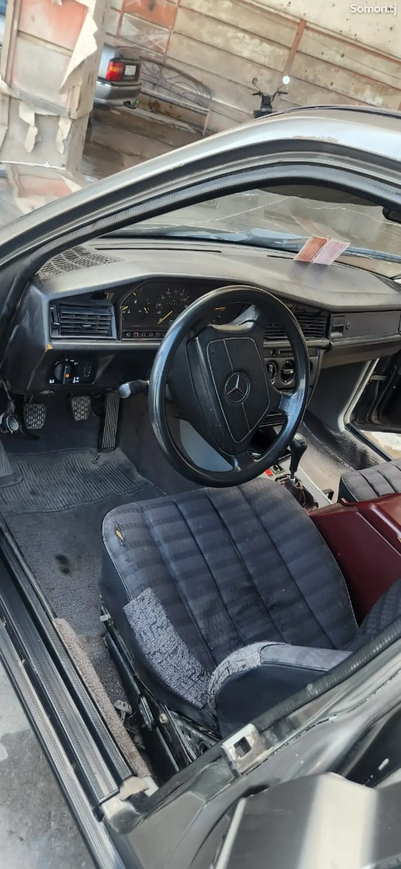 Mercedes-Benz W201 1988 · 2.0 MT