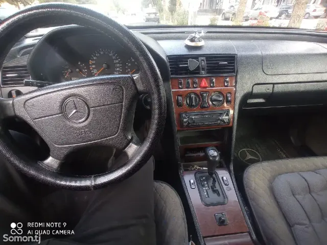 Mercedes-Benz C class 2000 · 2.4 AT