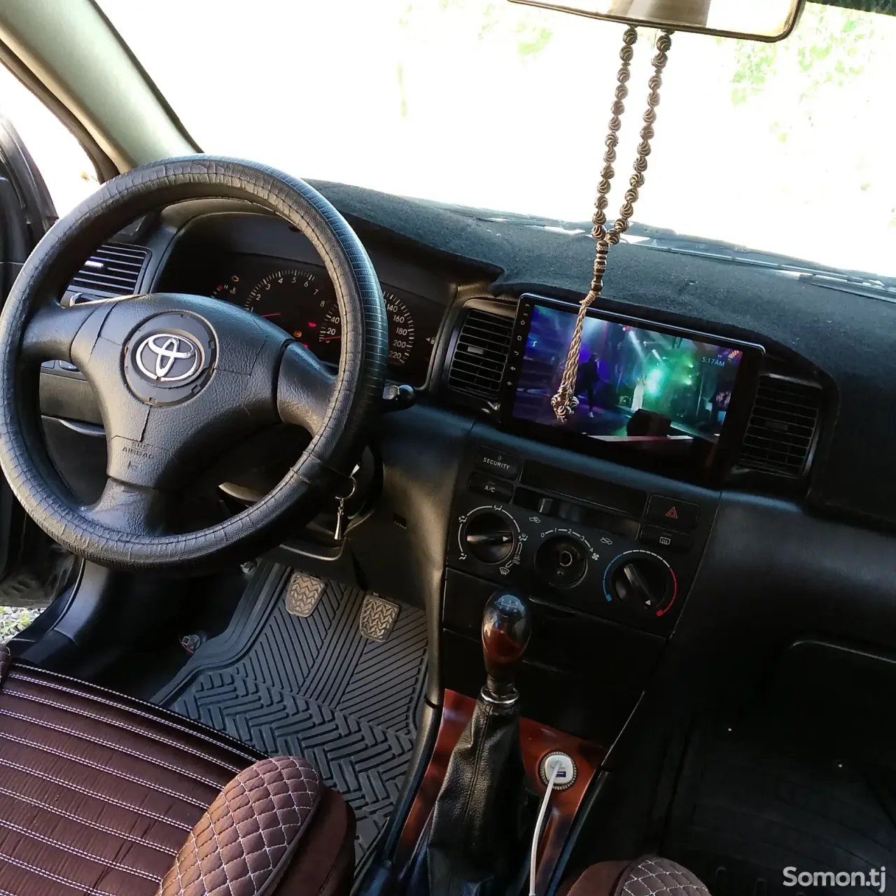 Toyota Corolla 2004 · 1.6 MT