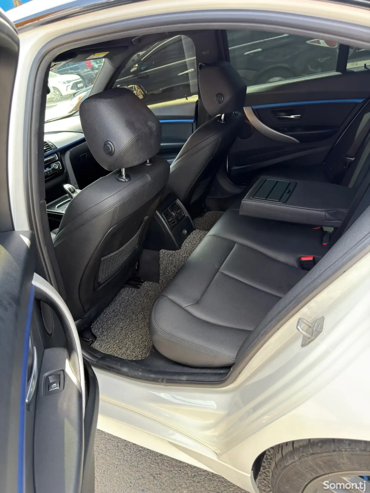 BMW 3 series 2017 · 2.0 AT