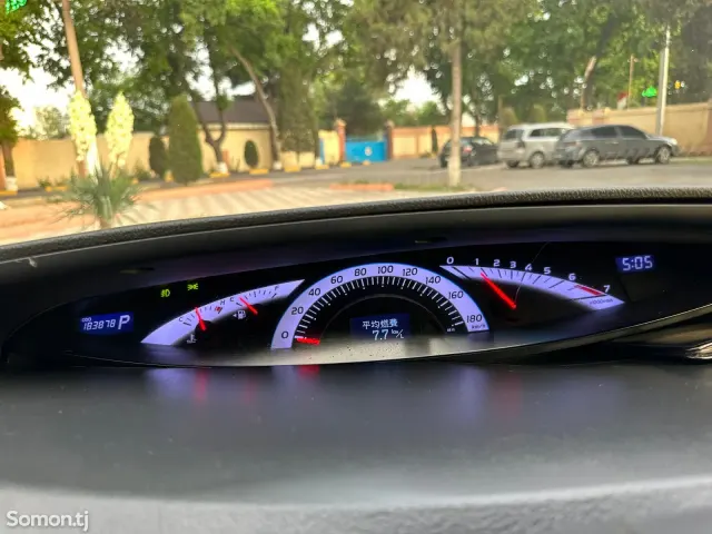 Toyota Estima 2014 · 2.4 AT