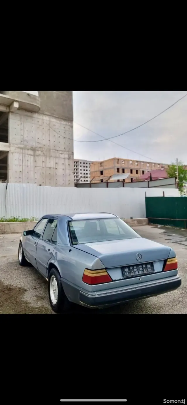 Mercedes-Benz W124 1987 · 2.5 MT