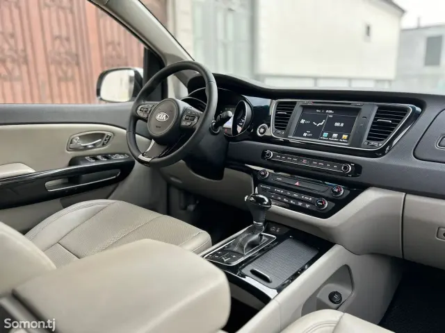 Kia Carnival 2014 · 2.0 AT