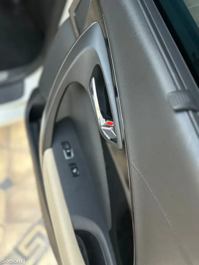 Hyundai Grandeur 2015 · 2.4 AT