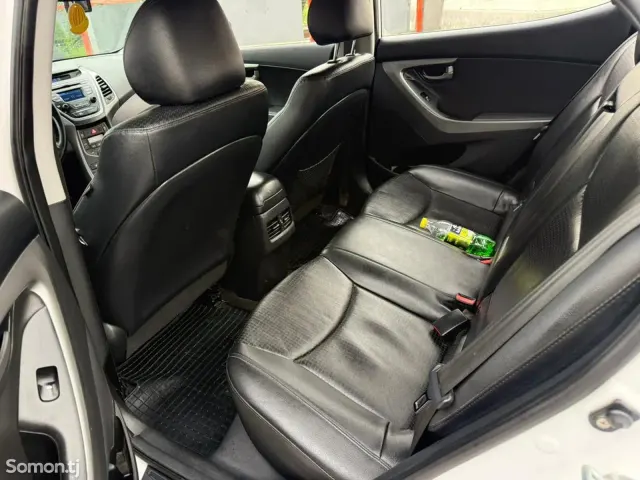 Hyundai Avante 2015 · 1.6 AT
