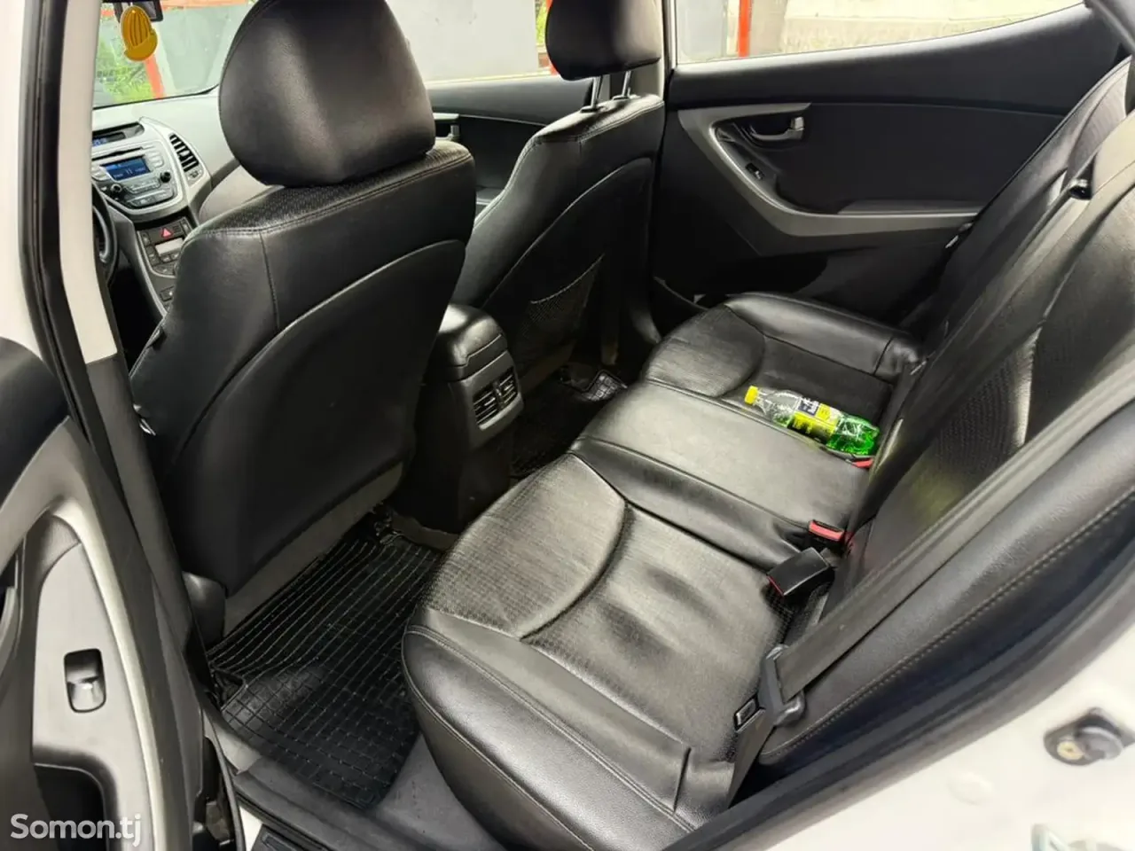 Hyundai Avante 2015 · 1.6 AT