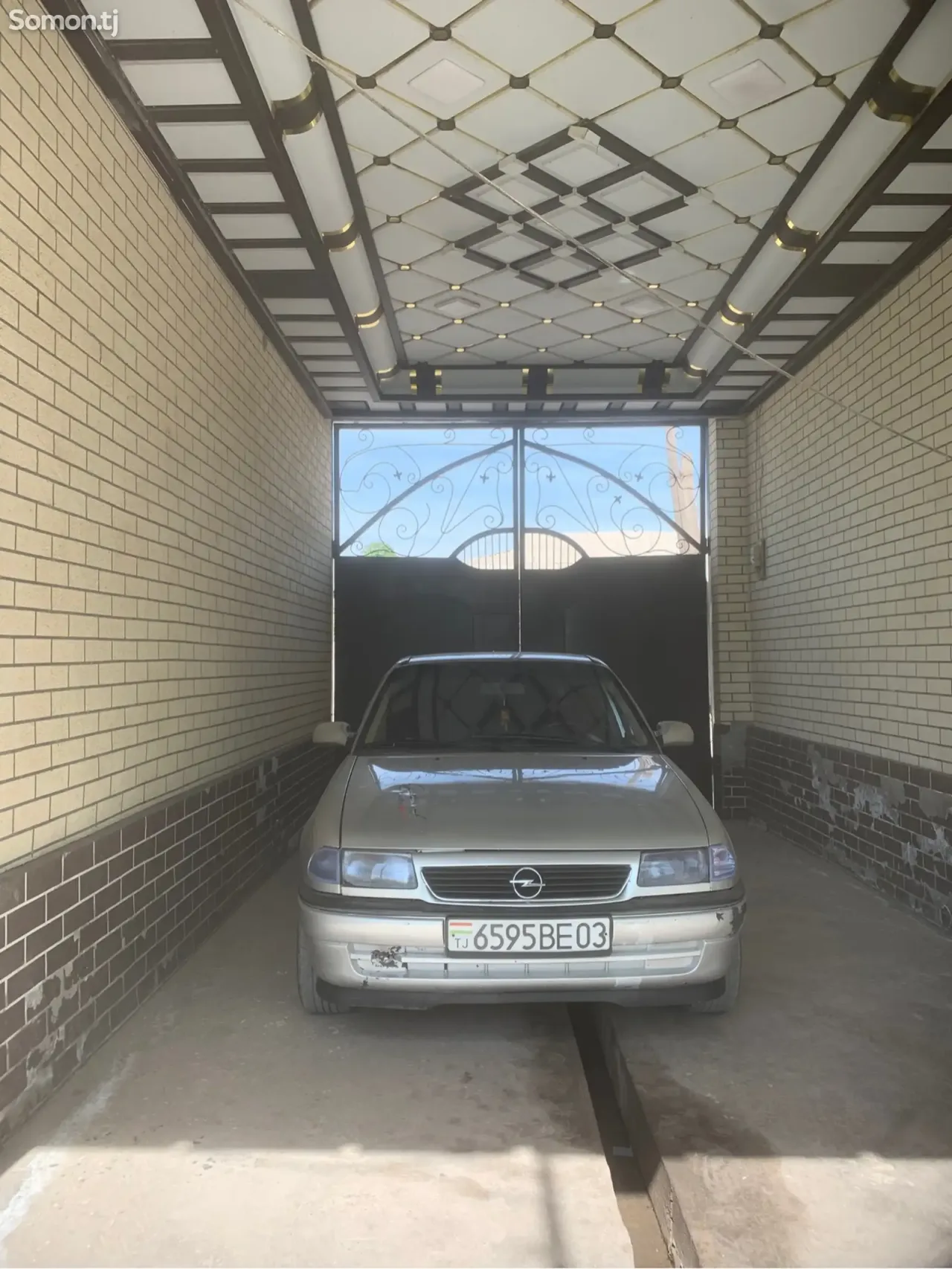 Opel Astra F 1992 · 1.6 MT