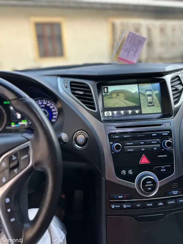 Hyundai Grandeur 2015 · 2.4 AT