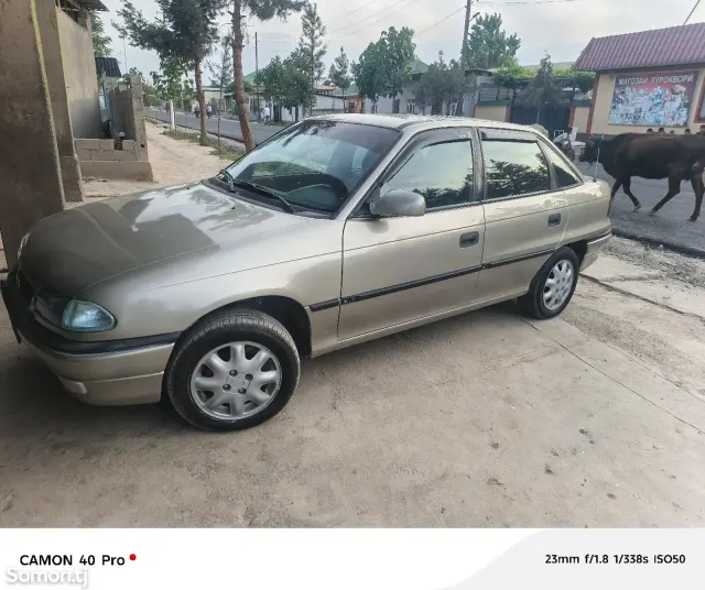Opel Astra F 1995 · 1.6 MT