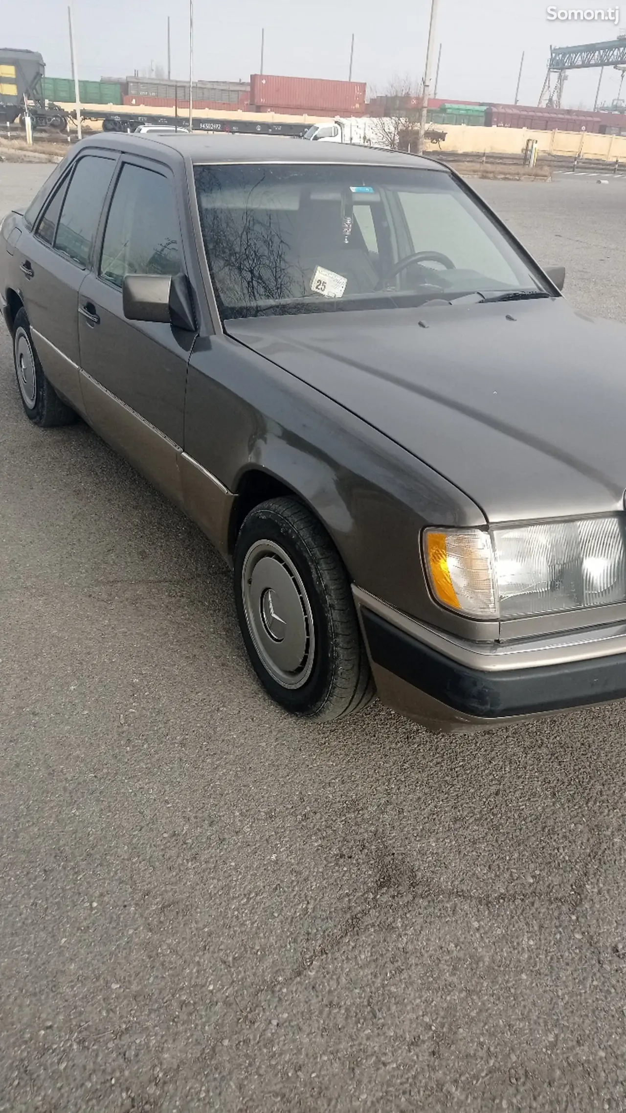 Mercedes-Benz W124 1990 · 2.5 MT