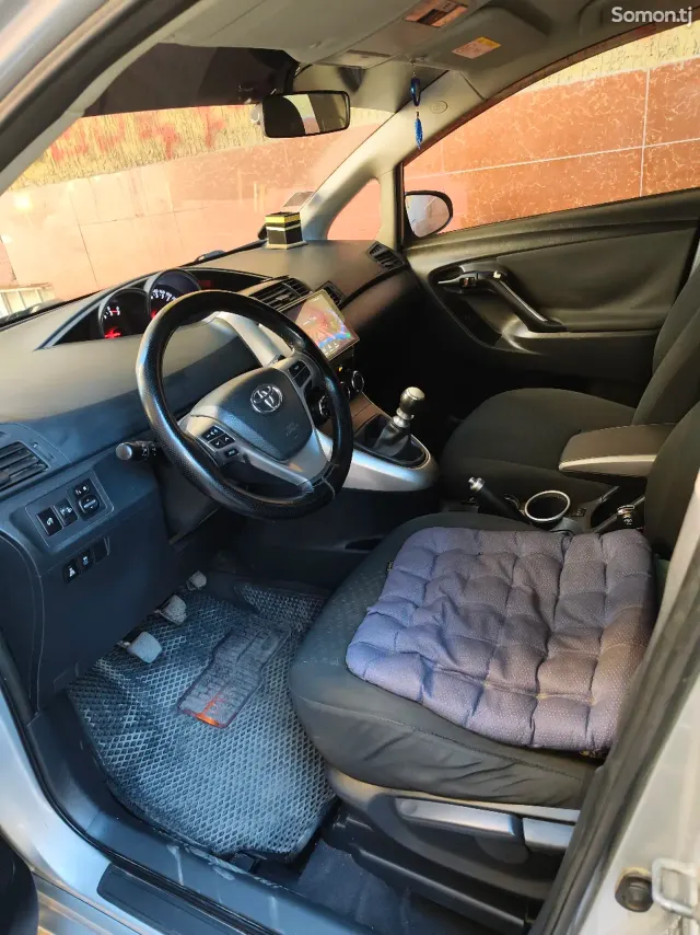 Toyota Verso 2014 · 1.6 MT