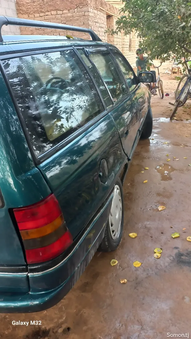 Opel Astra F 1994 · 1.6 MT