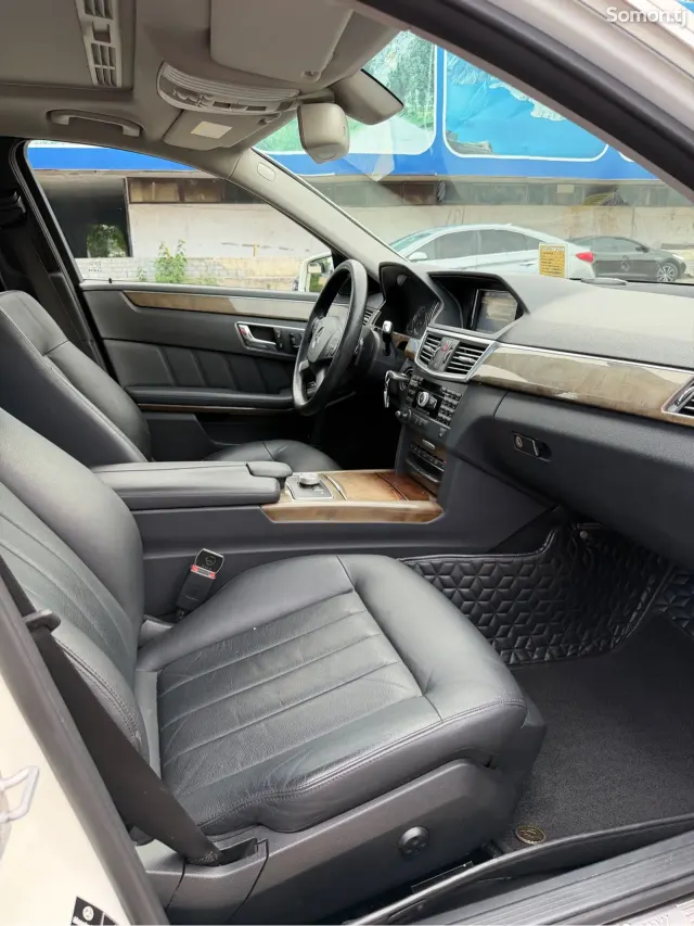 Mercedes-Benz E class 2011 · 3.0 AT