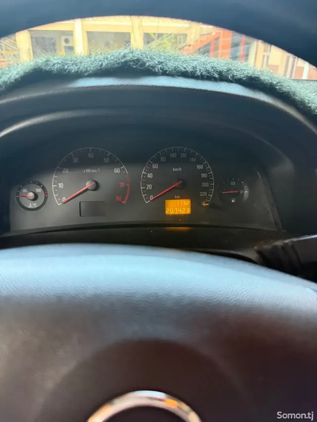Opel Vectra C 2002 · 2.2 AT