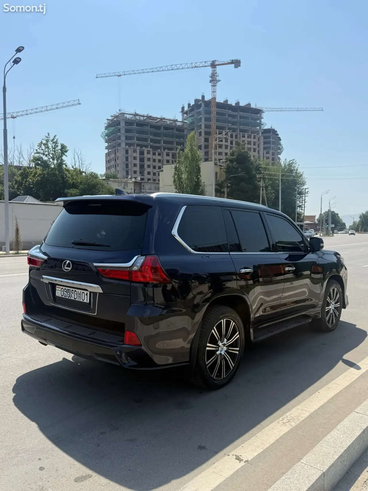 Lexus LX series 2017 · 5.7 AT