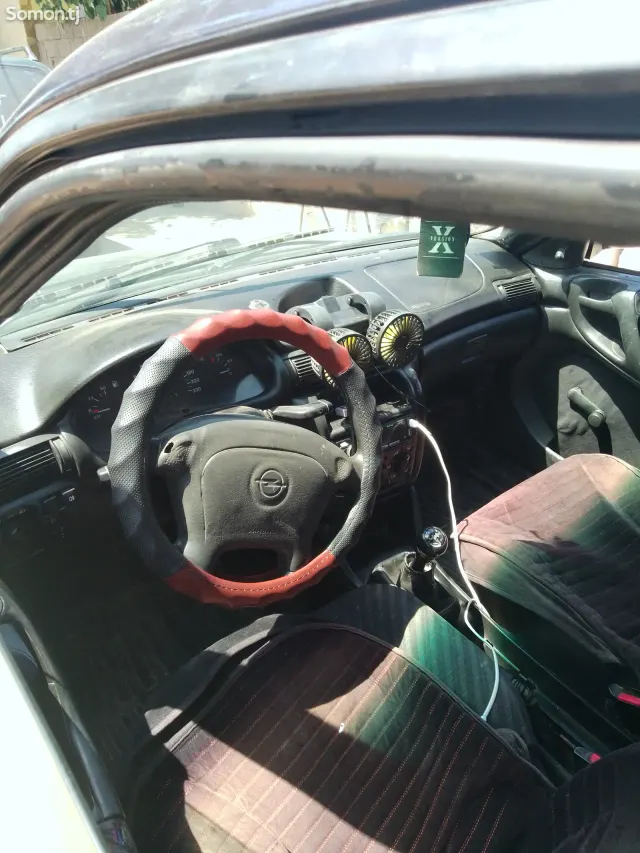 Opel Astra F 1995 · 1.6 MT