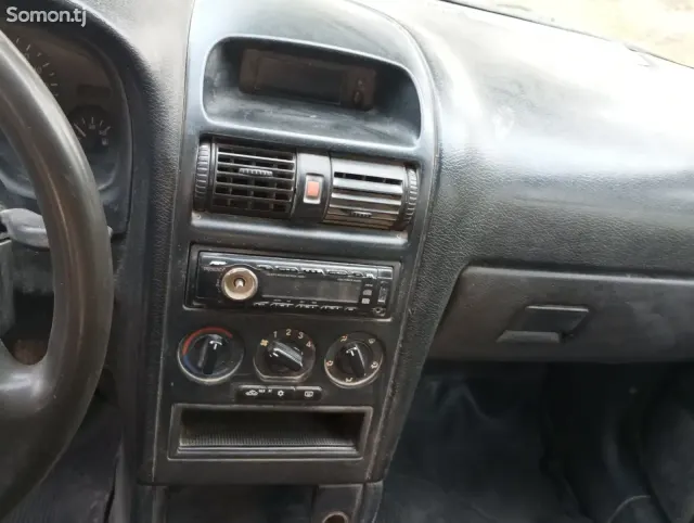 Opel Astra G 1998 · 1.6 MT