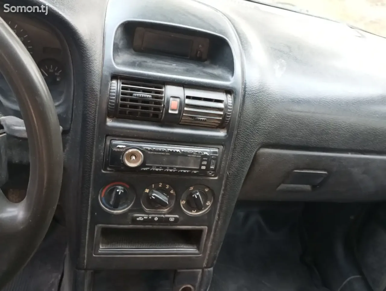 Opel Astra G 1998 · 1.6 MT