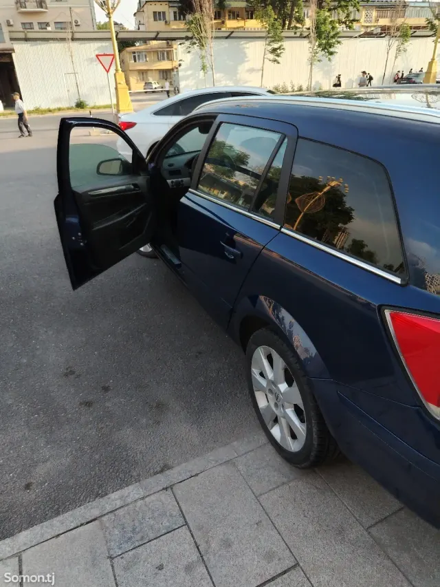 Opel Astra H 2008 · 1.6 MT