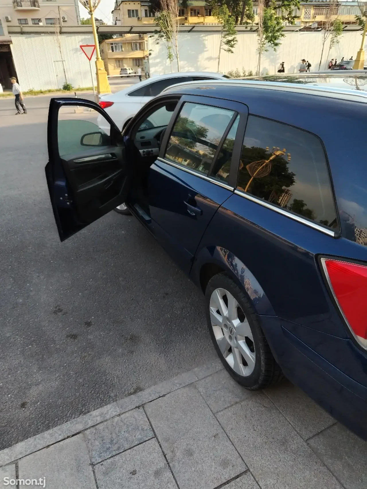Opel Astra H 2008 · 1.6 MT