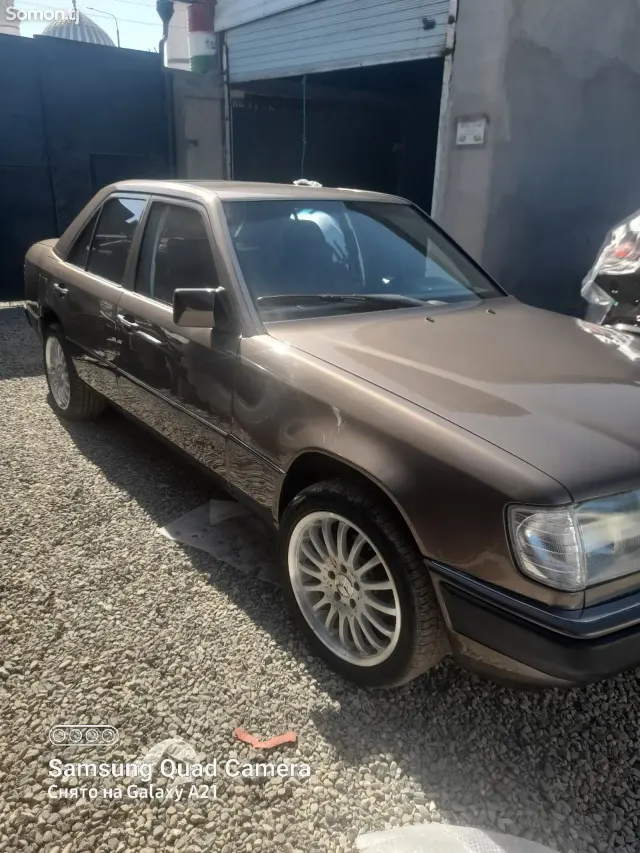Mercedes-Benz W124 1988 · 2.0 MT
