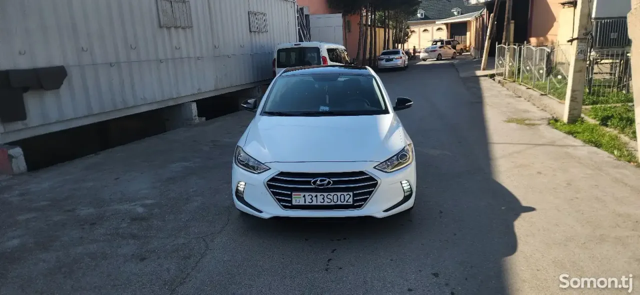 Hyundai Avante 2015 · 1.6 AT