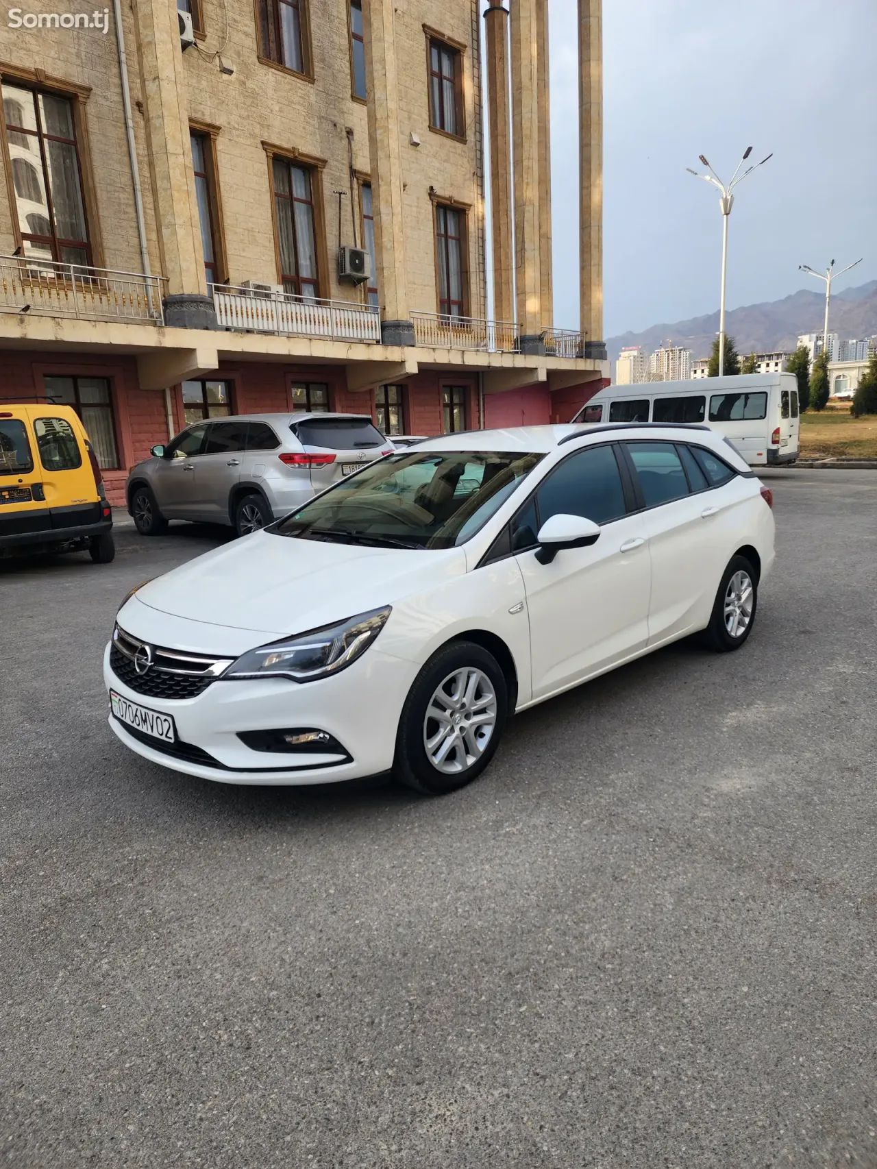 Opel Astra K 2019 · 1.6 MT