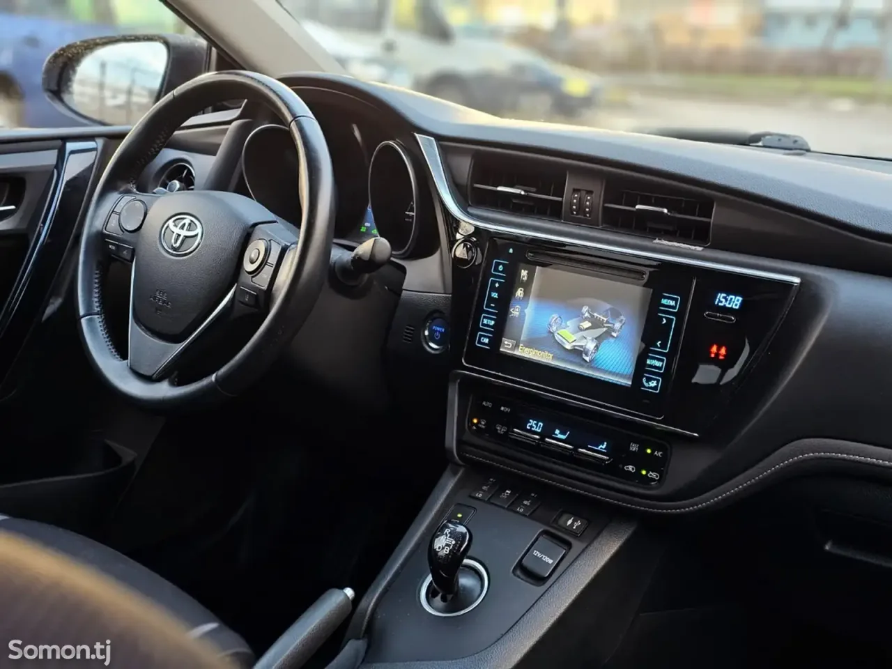 Toyota Auris 2015 · 1.8 AT
