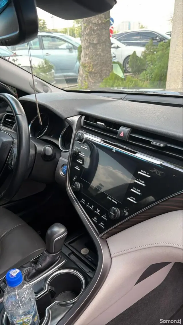 Toyota Camry 2018 · 2.5 AT
