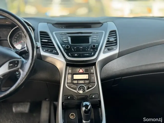 Hyundai Avante 2015 · 1.6 AT