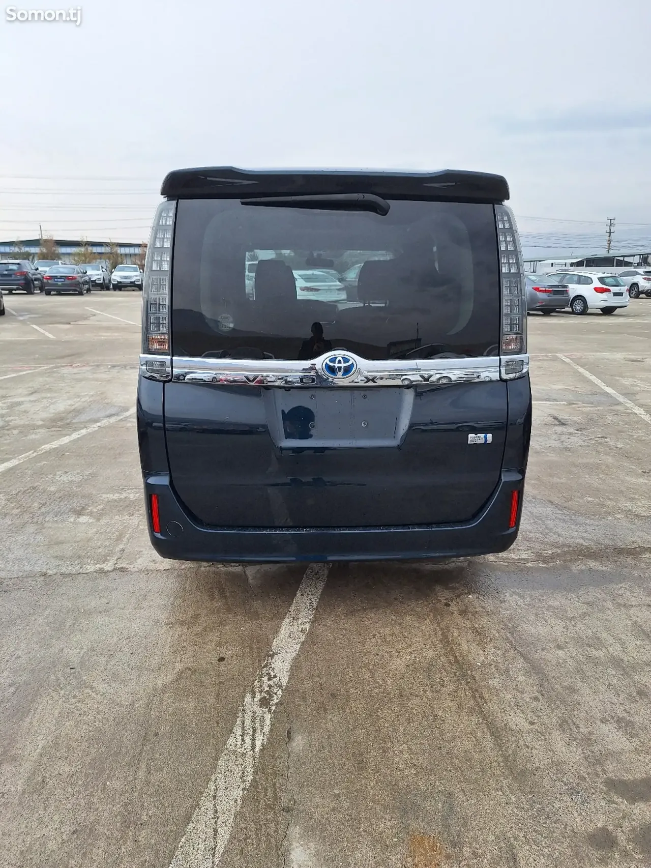 Toyota Voxy 2014 · 1.8 AT