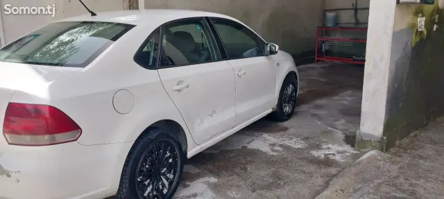 Volkswagen Polo 2014 · 1.6 MT