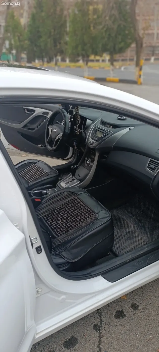 Hyundai Avante 2013 · 1.6 AT