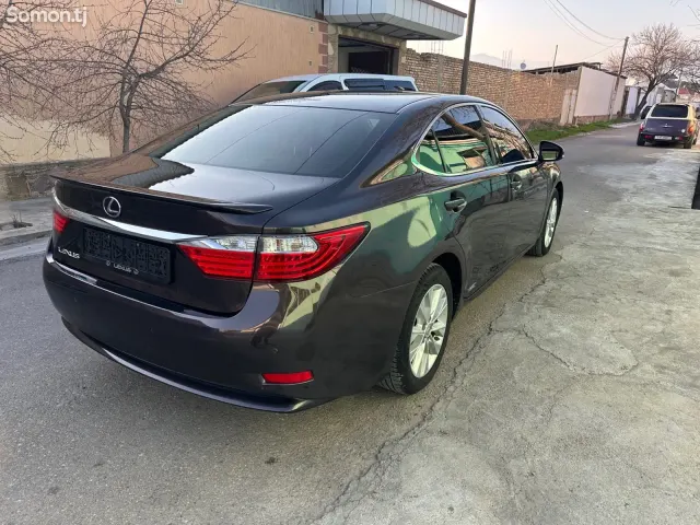 Lexus ES series 2015 · 2.5 AT