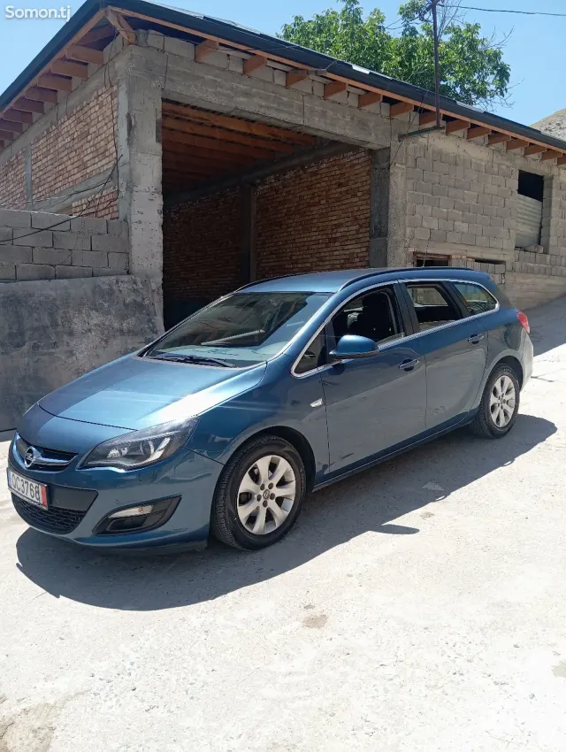 Opel Astra J 2015 · 1.4 MT