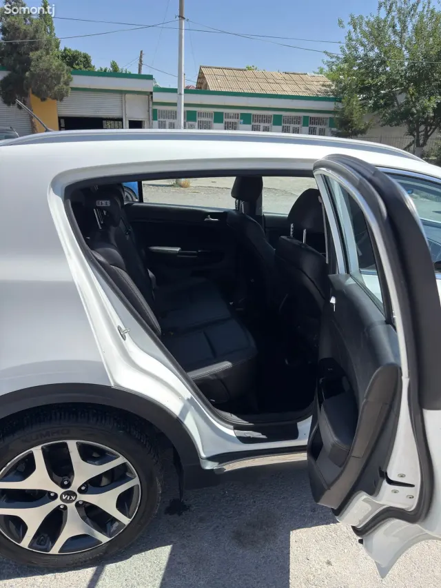 Kia Sportage 2016 · 2.0 AT
