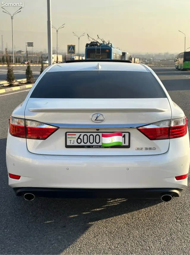 Lexus ES series 2015 · 3.5 AT