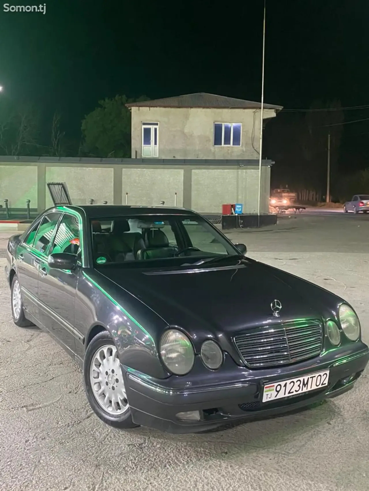Mercedes-Benz E class 2000 · 2.4 AT