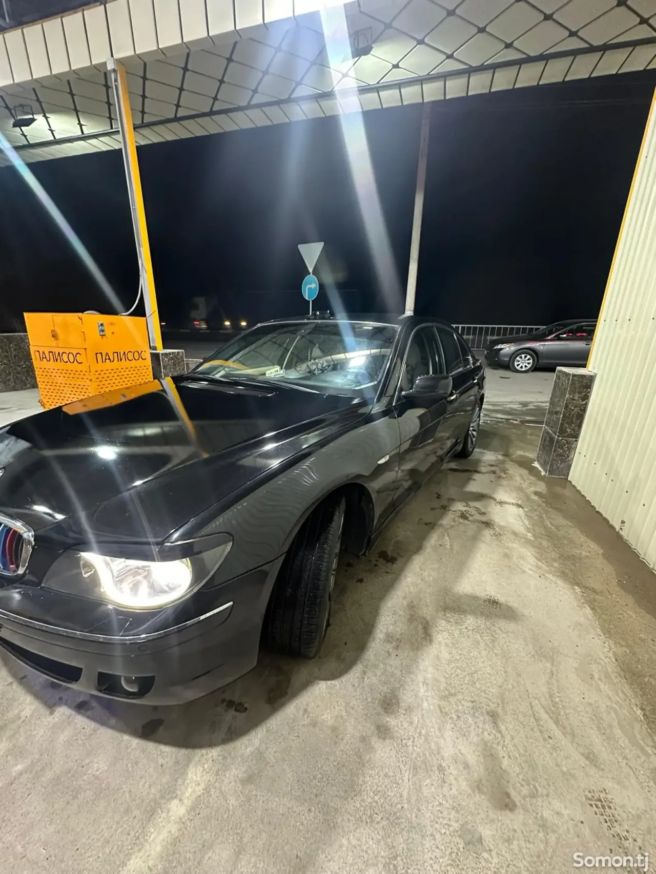BMW 7 series 2008 · AT