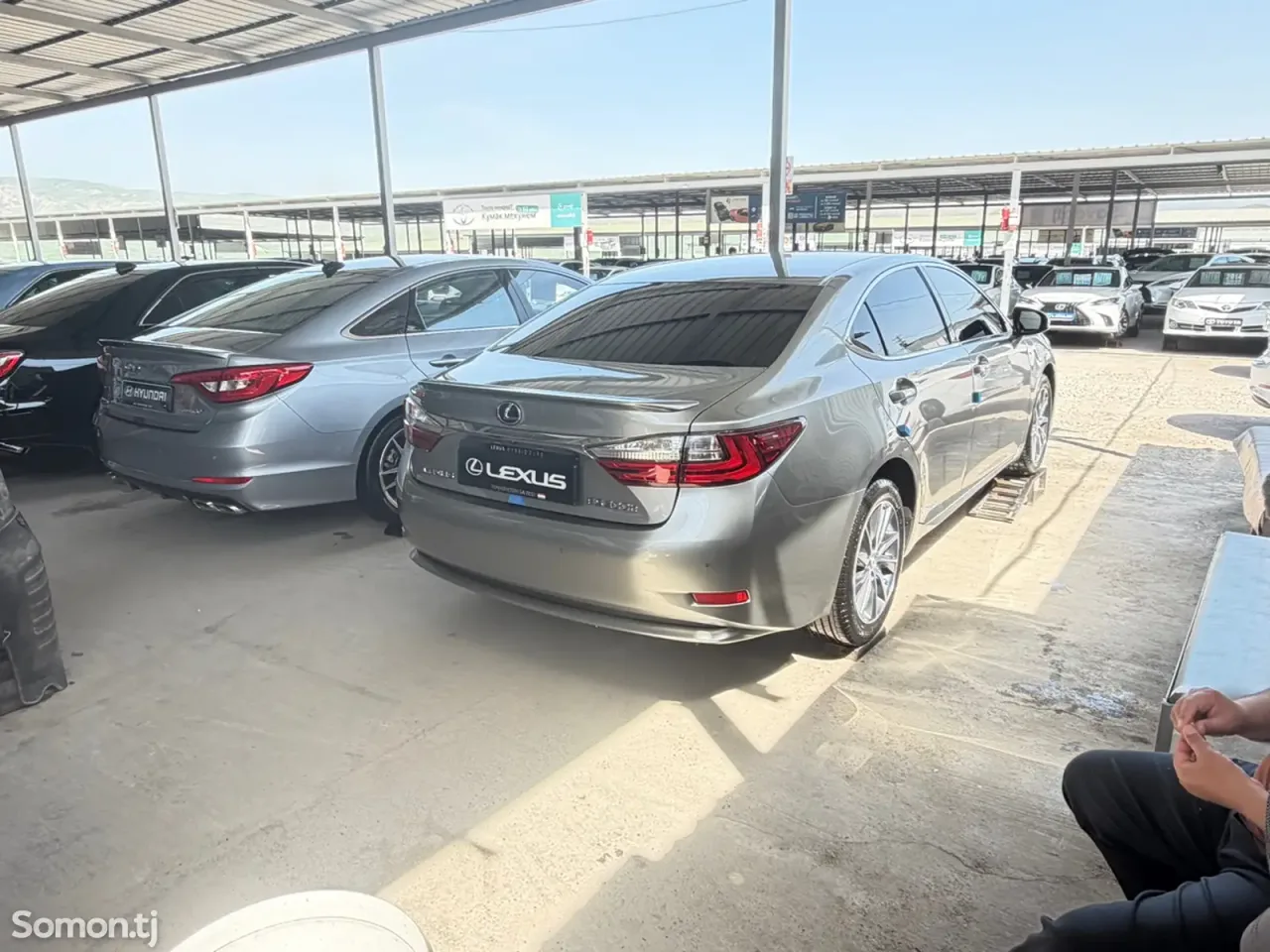 Lexus ES series 2017 · 2.5 AT