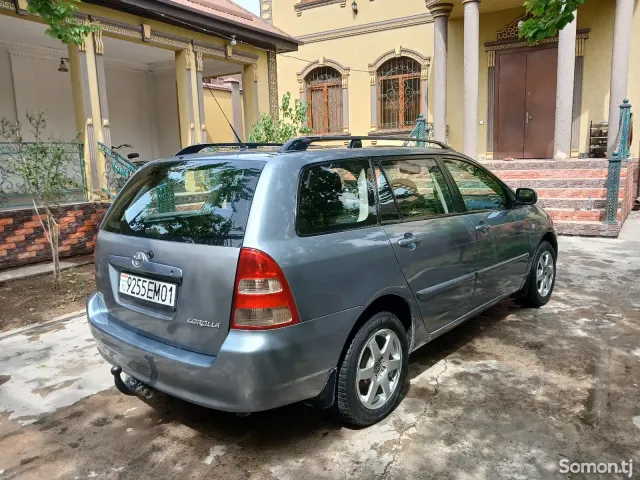 Toyota Corolla 2004 · 1.6 MT