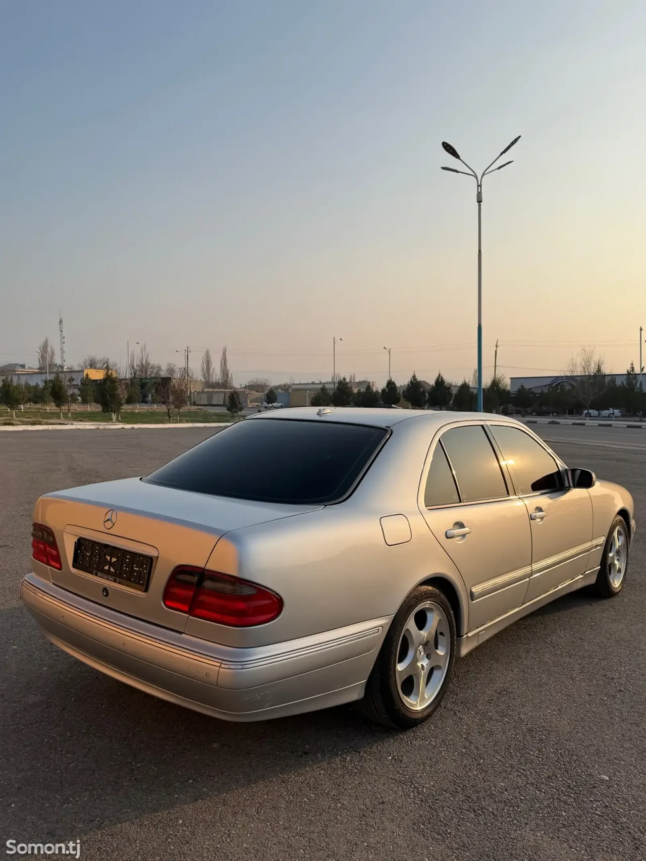 Mercedes-Benz E class 2000 · 3.2 AT