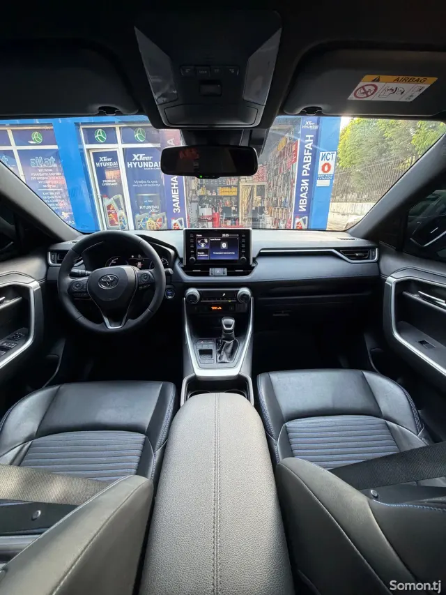 Toyota RAV 4 2021 · 2.5 AT