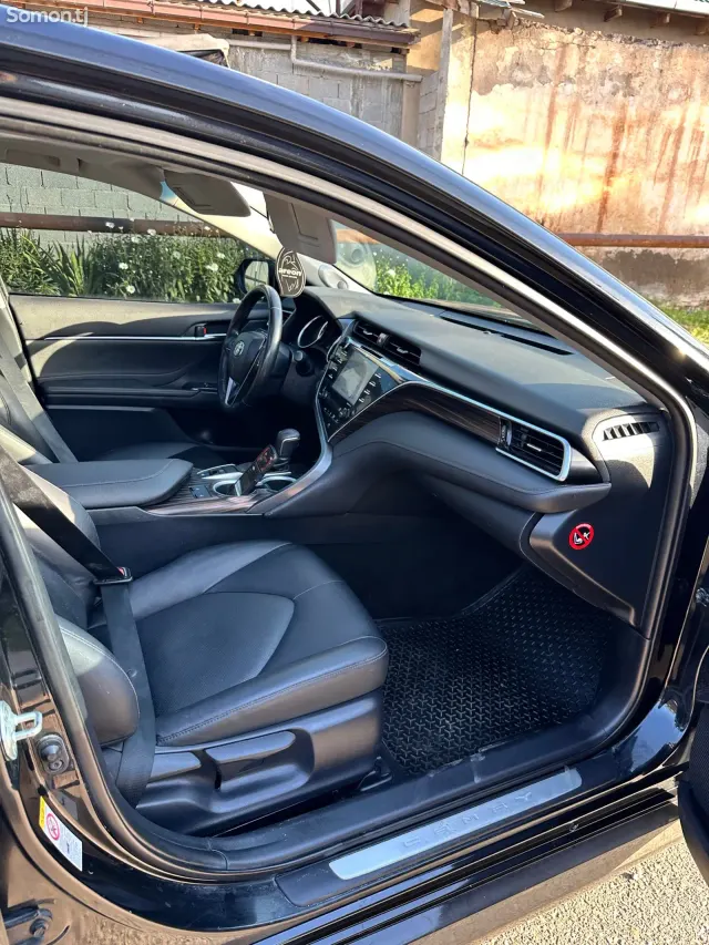 Toyota Camry 2017 · 2.5 AT