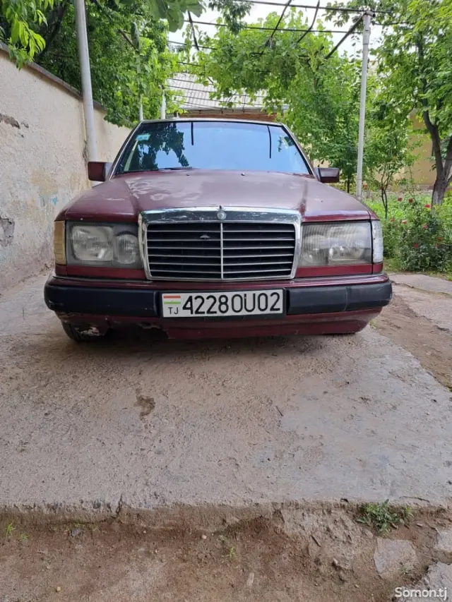 Mercedes-Benz W124 1989 · 2.0 MT