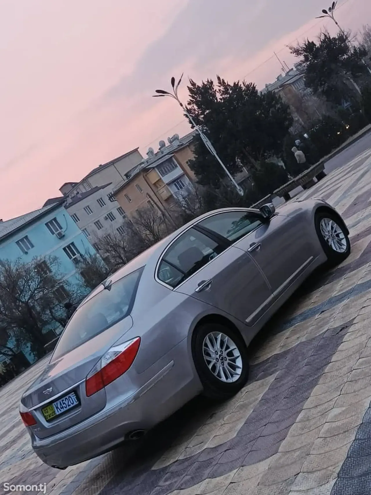 Hyundai Genesis 2010 · 3.0 AT