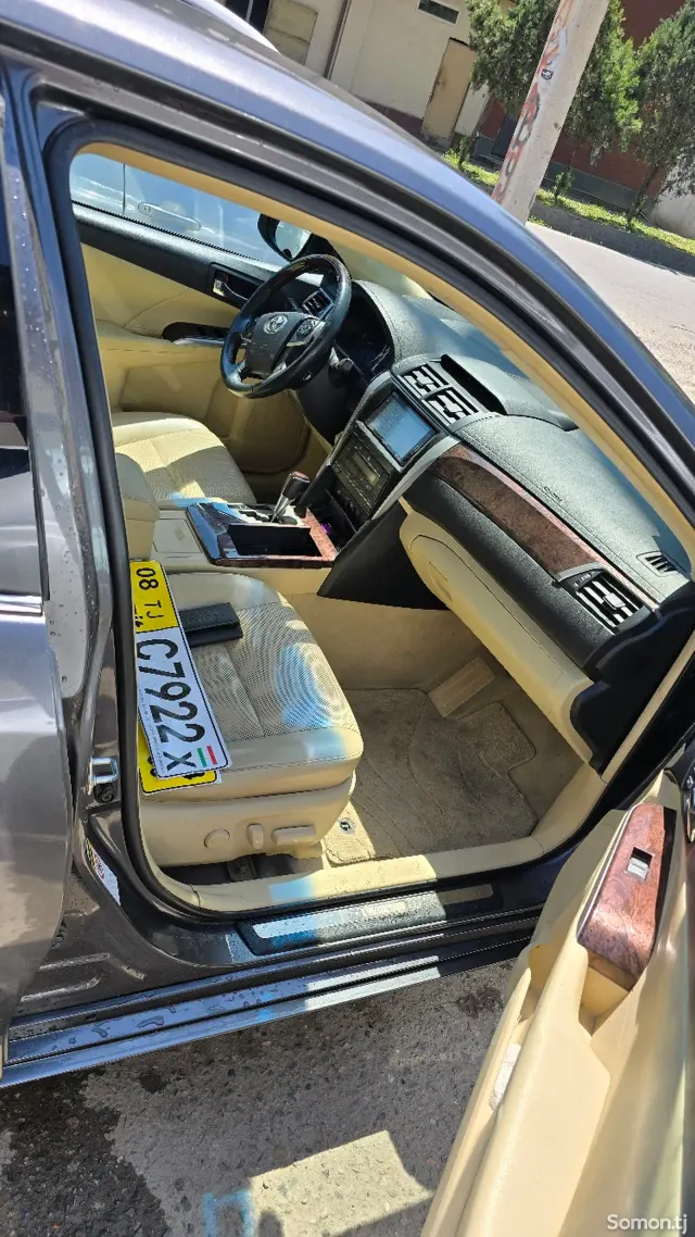 Toyota Camry 2015 · 2.5 AT