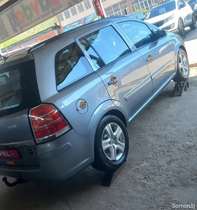 Opel Zafira 2006 · 1.8 MT