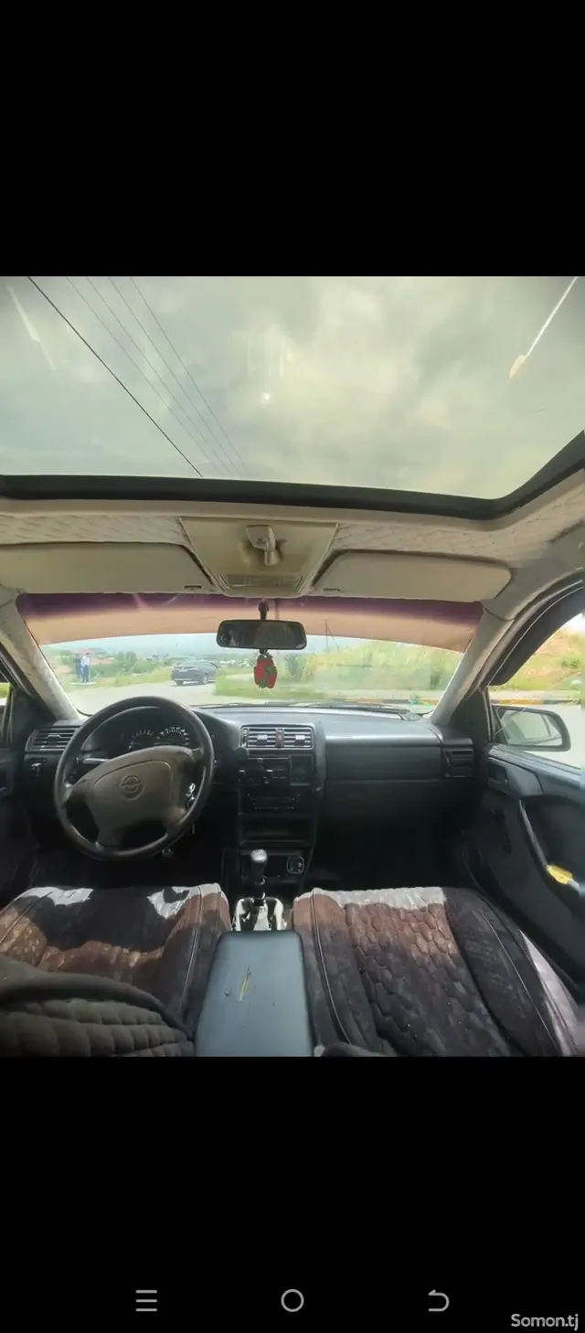 Opel Vectra A 1995 · 1.8 MT